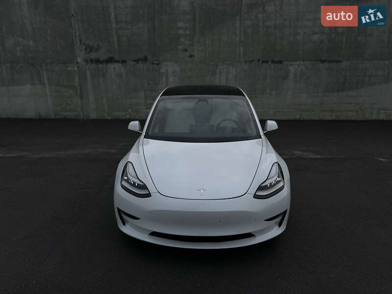 Седан Tesla Model 3 2019 в 
