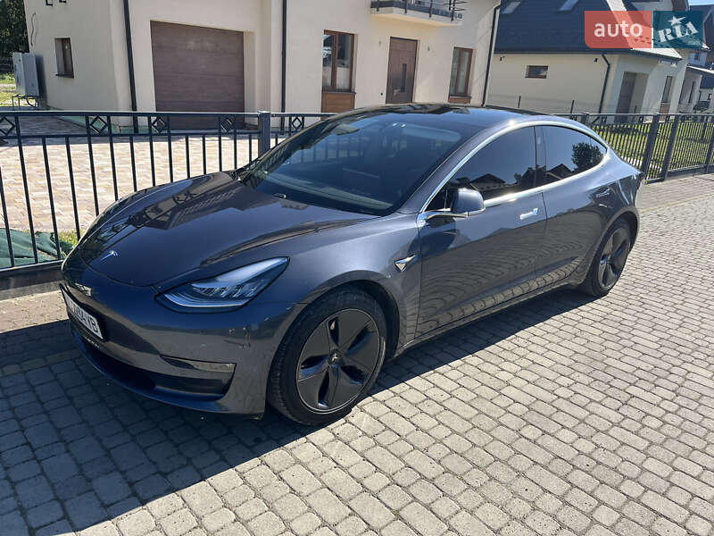 Седан Tesla Model 3 2020 в 