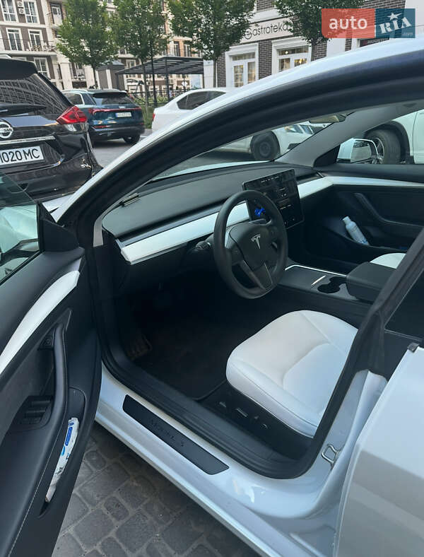 Седан Tesla Model 3 2021 в Киеве