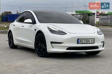 Седан Tesla Model 3 2021 в 