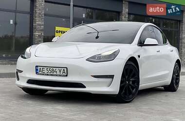 Седан Tesla Model 3 2021 в 