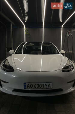 Седан Tesla Model 3 2021 в 