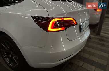 Седан Tesla Model 3 2021 в 