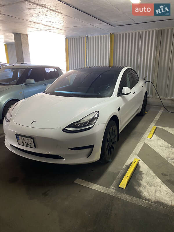 Седан Tesla Model 3 2018 в Киеве