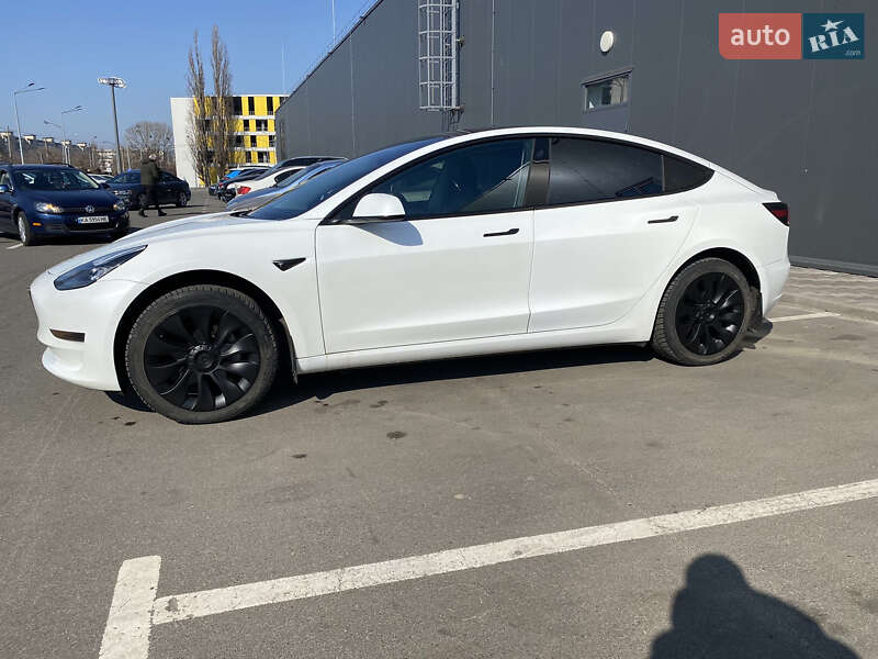 Седан Tesla Model 3 2018 в Киеве