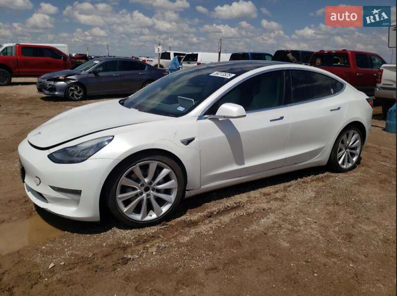 Tesla Model 3 2020