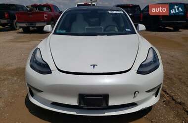 Седан Tesla Model 3 2020 в 