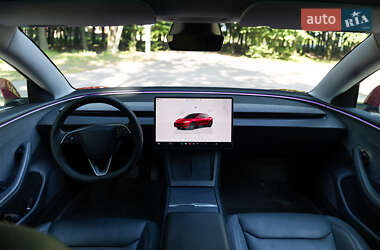 Седан Tesla Model 3 2024 в 