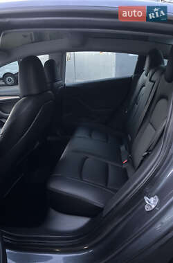 Седан Tesla Model 3 2023 в 