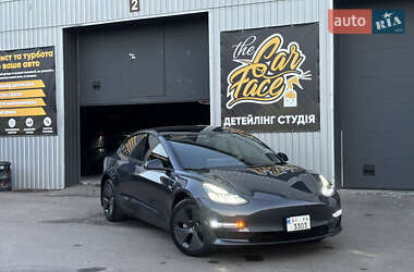 Седан Tesla Model 3 2023 в 