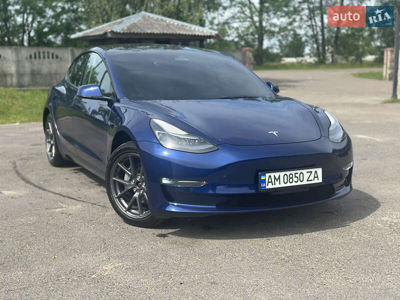 Седан Tesla Model 3 2022 в 