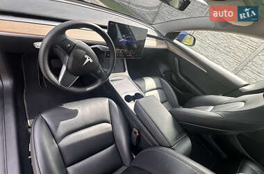 Седан Tesla Model 3 2022 в 