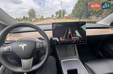 Седан Tesla Model 3 2022 в 