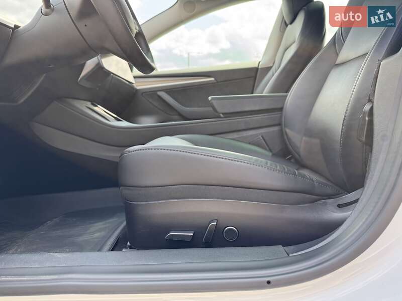 Седан Tesla Model 3 2021 в Кременчуці