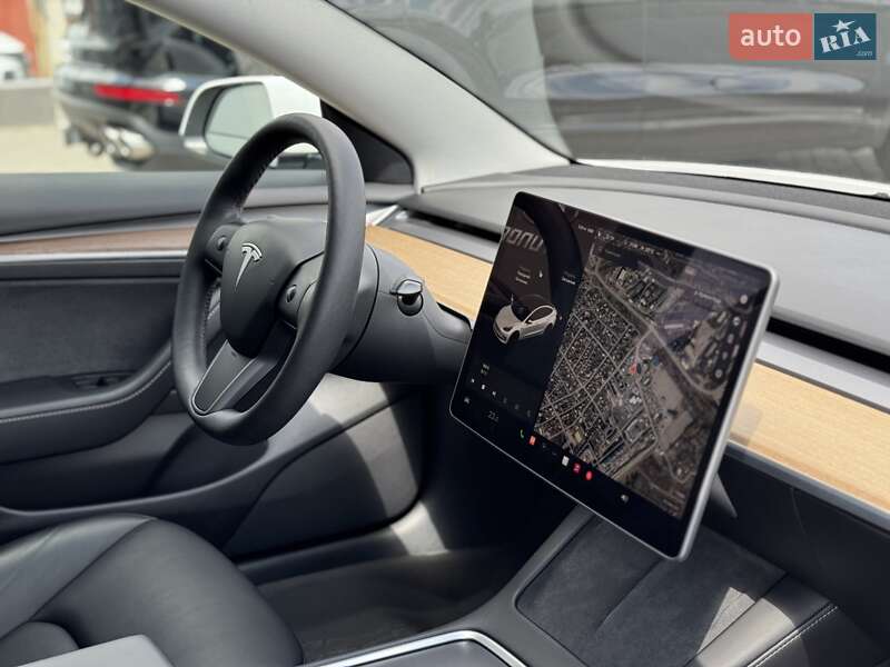 Седан Tesla Model 3 2021 в Кременчуці