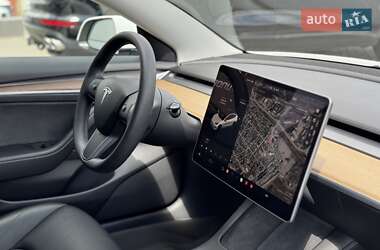 Седан Tesla Model 3 2021 в 