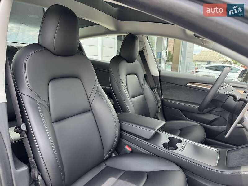 Седан Tesla Model 3 2021 в Кременчуці