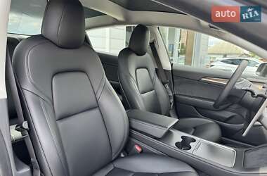 Седан Tesla Model 3 2021 в 