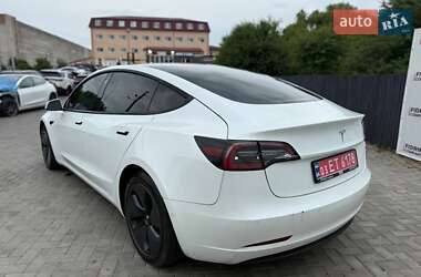 Седан Tesla Model 3 2022 в 