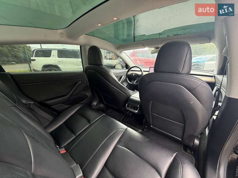 Седан Tesla Model 3 2019 в Луцьку