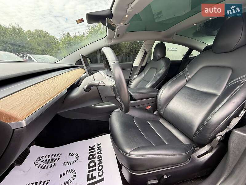 Седан Tesla Model 3 2019 в Луцьку