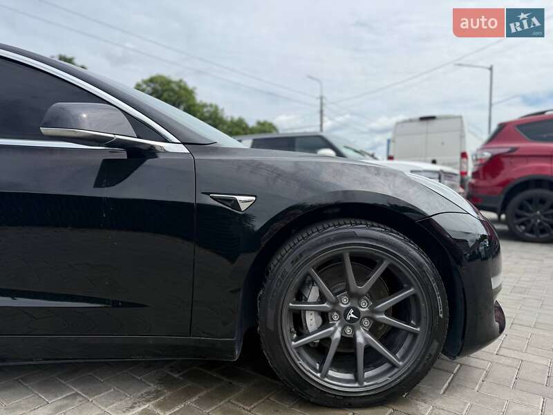 Седан Tesla Model 3 2019 в Луцьку