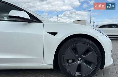 Седан Tesla Model 3 2023 в 