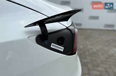 Седан Tesla Model 3 2023 в 