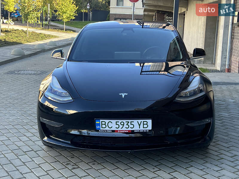 Седан Tesla Model 3 2019 в Львове