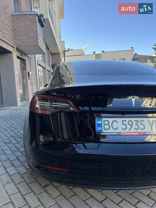 Седан Tesla Model 3 2019 в Львове