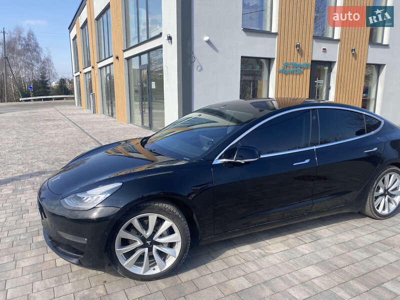 Седан Tesla Model 3 2019 в Львове