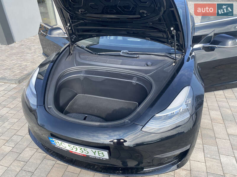 Седан Tesla Model 3 2019 в Львове