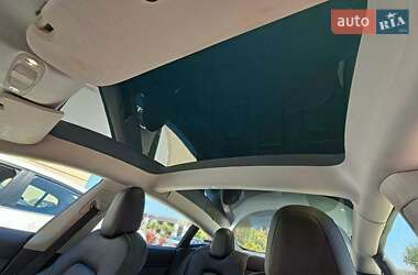 Седан Tesla Model 3 2021 в 