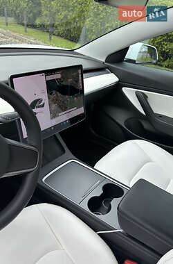 Седан Tesla Model 3 2021 в 