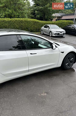 Седан Tesla Model 3 2021 в 