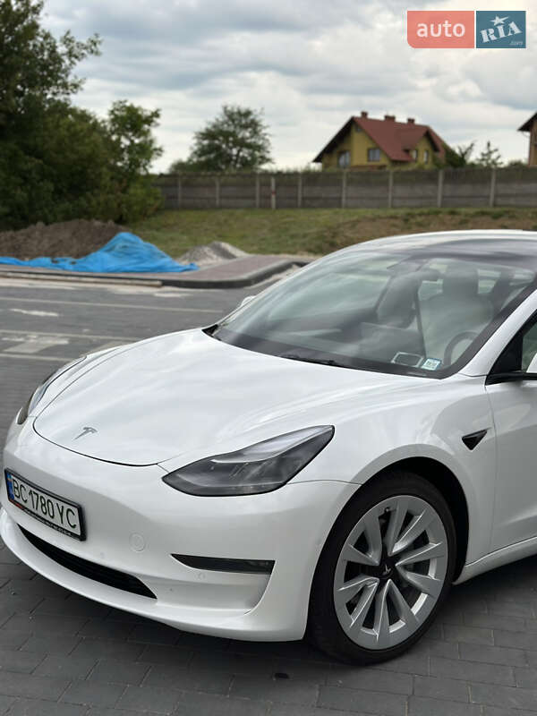 Седан Tesla Model 3 2022 в Мостиске