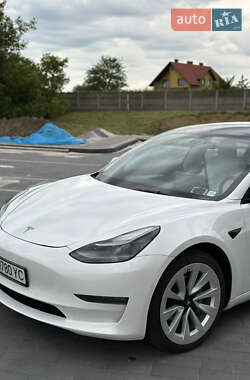 Седан Tesla Model 3 2022 в 