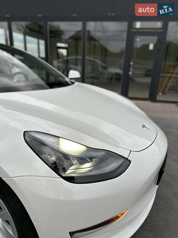 Седан Tesla Model 3 2022 в Мостиске