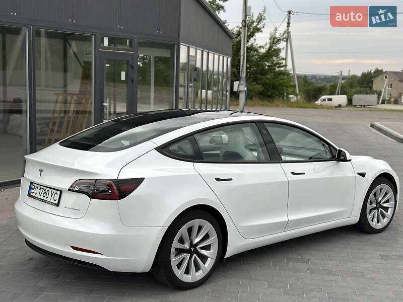 Седан Tesla Model 3 2022 в Мостиске