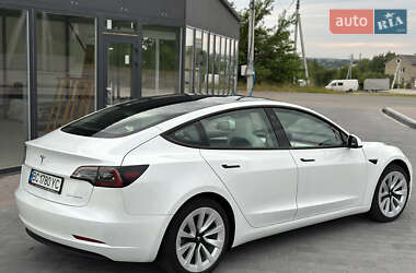 Седан Tesla Model 3 2022 в 