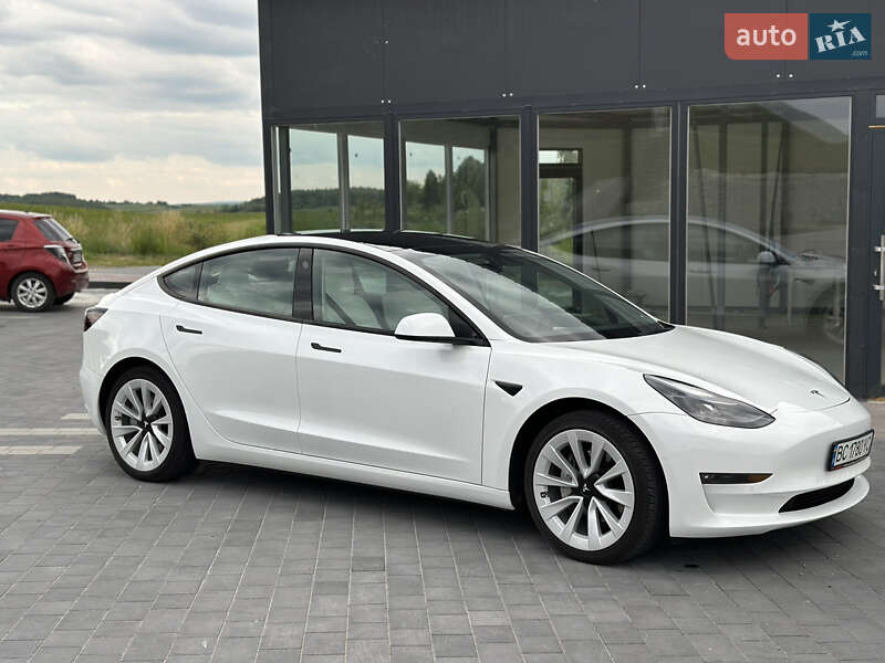 Седан Tesla Model 3 2022 в Мостиске