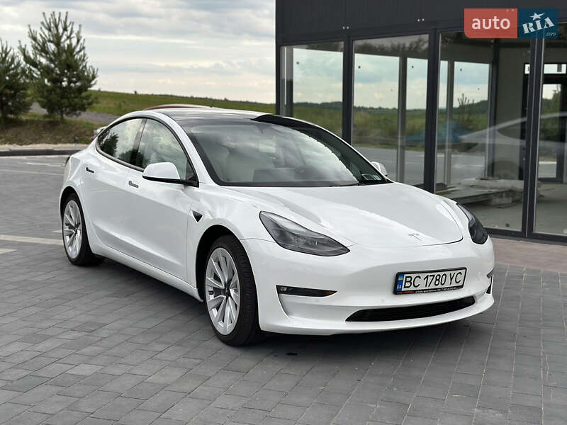 Седан Tesla Model 3 2022 в Мостиске