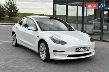 Седан Tesla Model 3 2022 в 