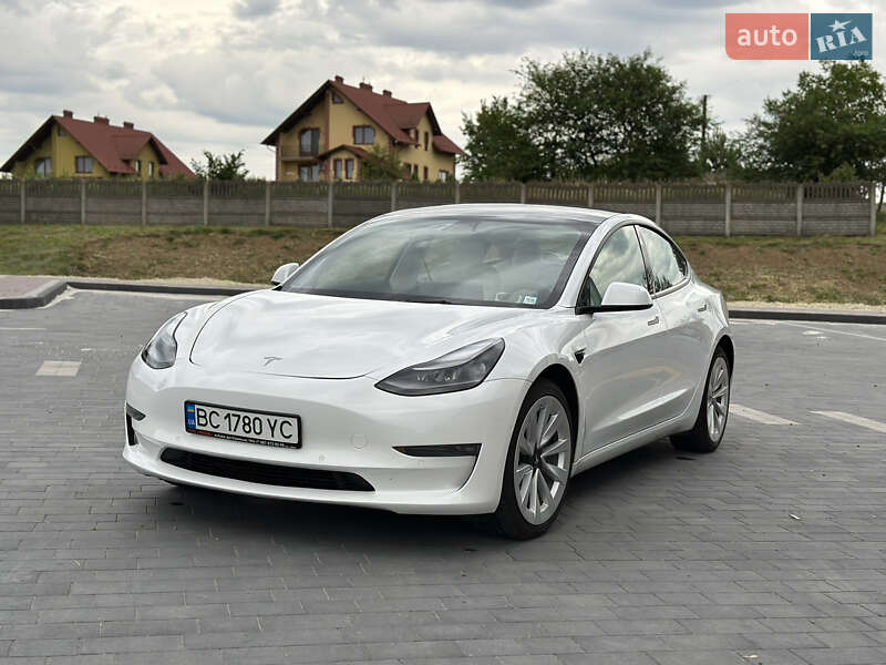 Седан Tesla Model 3 2022 в Мостиске