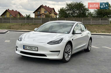 Седан Tesla Model 3 2022 в 
