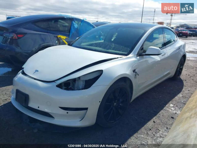Седан Tesla Model 3 2021 в 