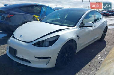 Седан Tesla Model 3 2021 в 