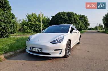 Седан Tesla Model 3 2019 в Кропивницком