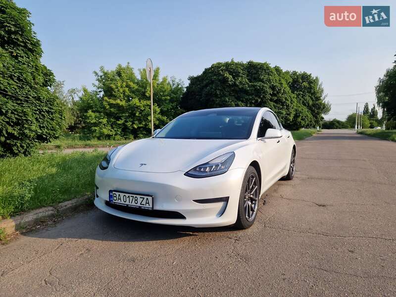 Седан Tesla Model 3 2019 в 