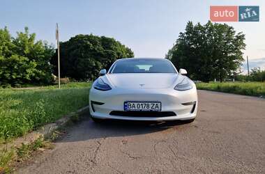Седан Tesla Model 3 2019 в 